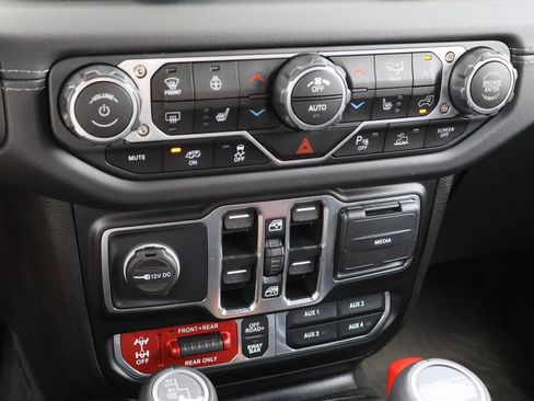 Used 2025 Jeep Wrangler Unlimited Rubicon 392 AWD/4WD image 21