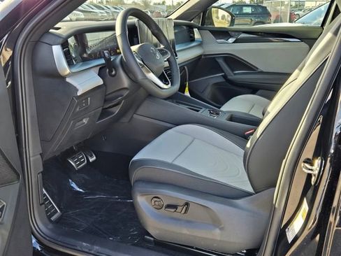 New 2026 Volkswagen Tiguan SE R-Line FWD image 12