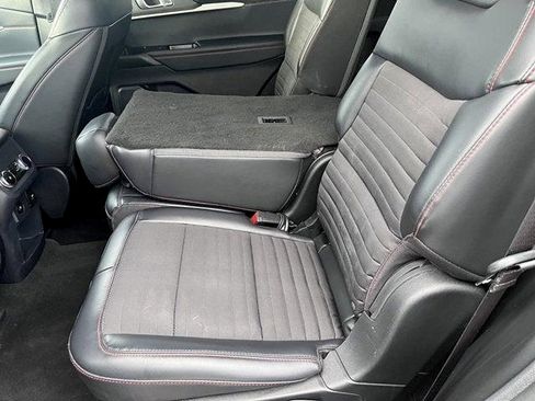 Used 2025 Ford Explorer ST-Line w/ ST-Line Street Pack AWD/4WD image 8