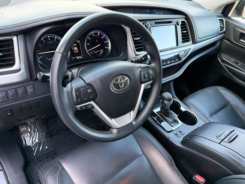 Used 2016 Toyota Highlander XLE AWD/4WD image 25