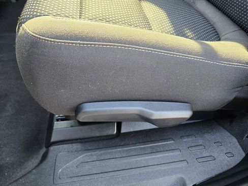 Used 2023 GMC Acadia SLE w/ Driver Convenience Package image 31