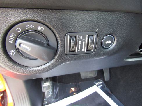 Used 2022 Dodge Challenger SRT Hellcat w/ Plus Package image 22