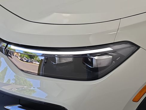 New 2026 Volkswagen Tiguan SE R-Line AWD/4WD image 30