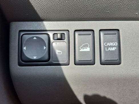 Used 2018 Nissan Frontier SV AWD/4WD image 17