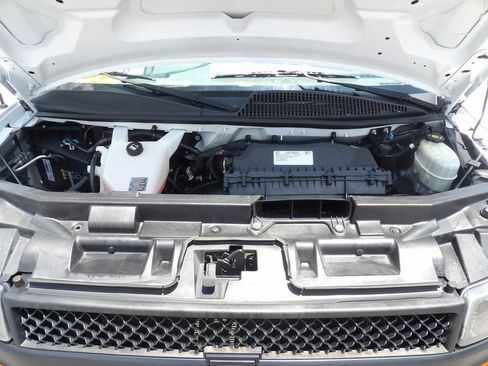 Used 2018 Chevrolet Express 2500 Extended RWD image 38