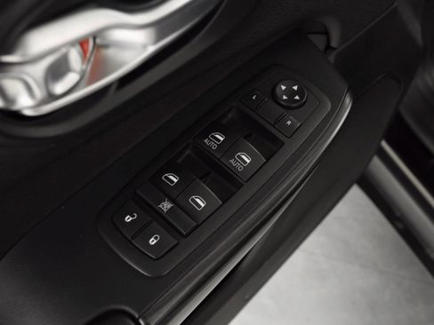 Used 2015 Jeep Cherokee Latitude image 27