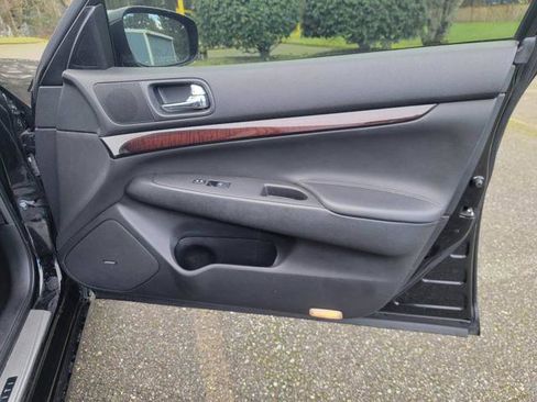 Used 2013 INFINITI G37 x w/ Premium Pkg image 17