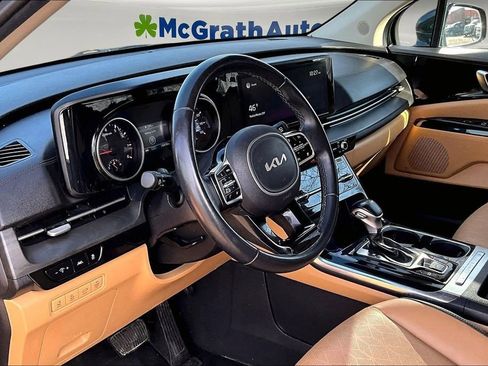 Used 2022 Kia Carnival EX image 18