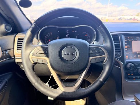 Used 2017 Jeep Grand Cherokee Overland AWD/4WD image 19