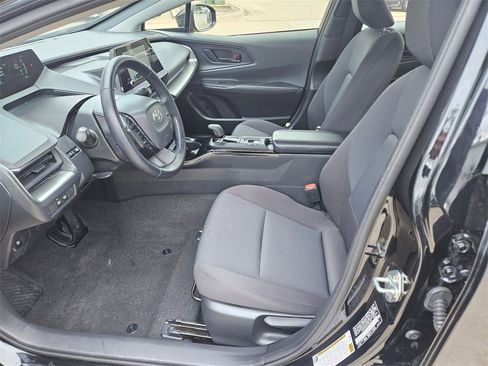 Used 2025 Toyota Prius LE image 11