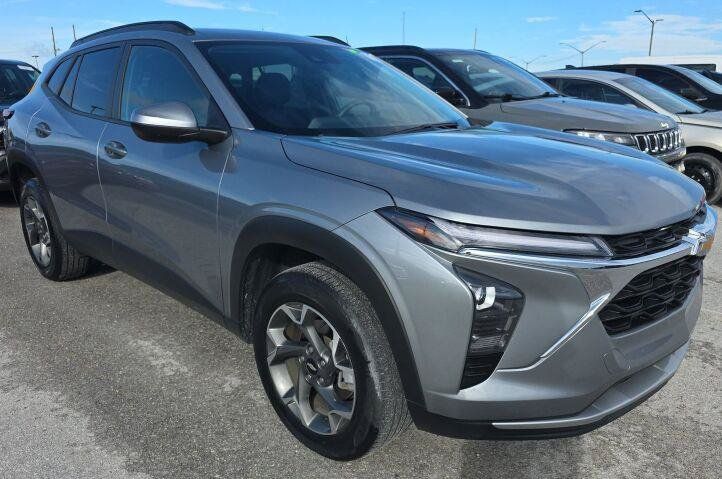 Used 2024 Chevrolet Trax LT FWD image 5
