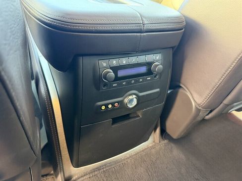 Used 2011 Cadillac Escalade Platinum image 29