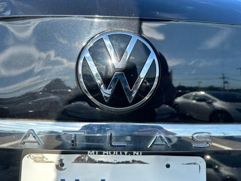 Used 2021 Volkswagen Atlas Cross Sport SE w/ Panoramic Sunroof Package FWD image 11
