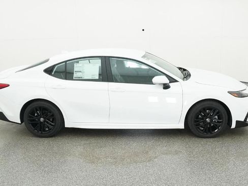 New 2026 Toyota Camry SE image 25