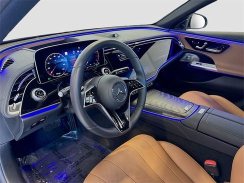 Used 2024 Mercedes-Benz E 350 4MATIC Sedan image 9