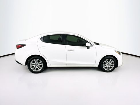 Used 2017 Toyota Yaris iA image 10