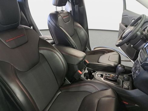 Certified 2022 Jeep Cherokee Trailhawk w/ Comfort/Convenience Group AWD/4WD image 11