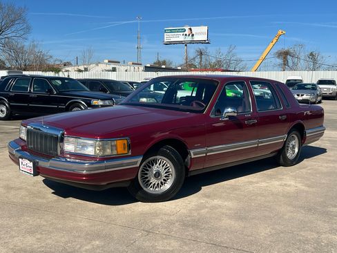 Used 1990 Lincoln Town Car image 13