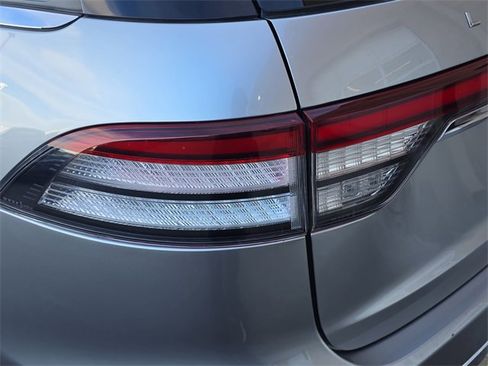 Used 2021 Lincoln Aviator Reserve w/ Equipment Group 201A image 38