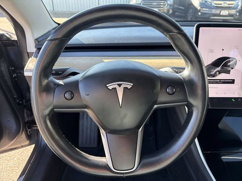 Used 2018 Tesla Model 3 image 12