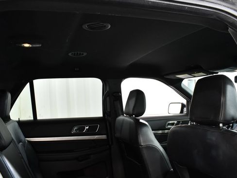 Used 2018 Ford Explorer XLT w/ Equipment Group 202A AWD/4WD image 18