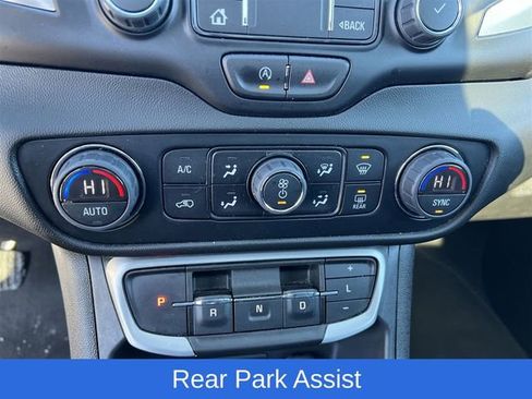 Certified 2022 GMC Terrain SLT w/ Infotainment Package II image 22