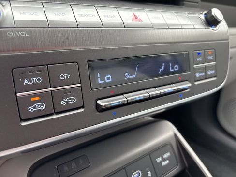 Certified 2025 Hyundai Kona SEL AWD/4WD image 31