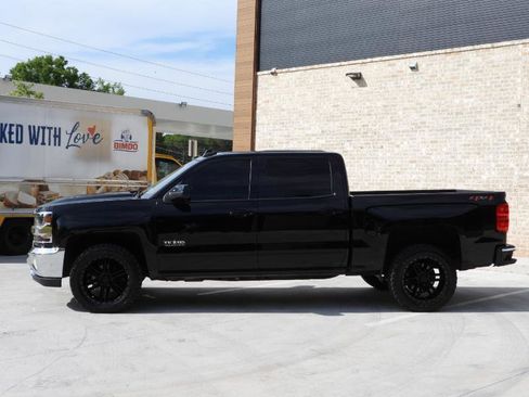 Used 2018 Chevrolet Silverado 1500 LT w/ Texas Edition AWD/4WD image 17