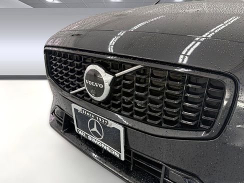 Used 2025 Volvo S60 B5 Plus image 18