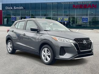 New 2025 Nissan Kicks Play S video 1