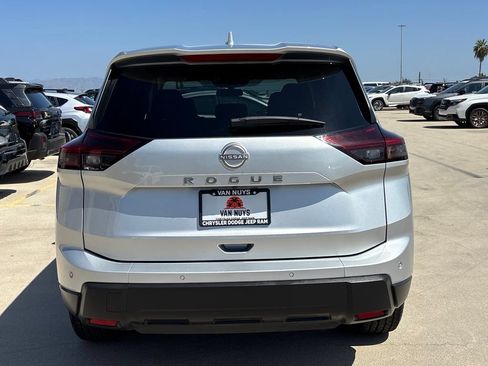 Used 2025 Nissan Rogue SV FWD image 5