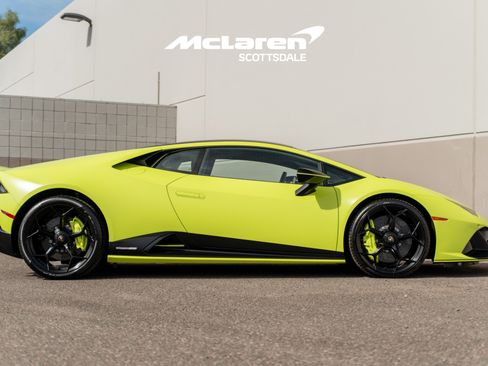 Used 2022 Lamborghini Huracan EVO image 8