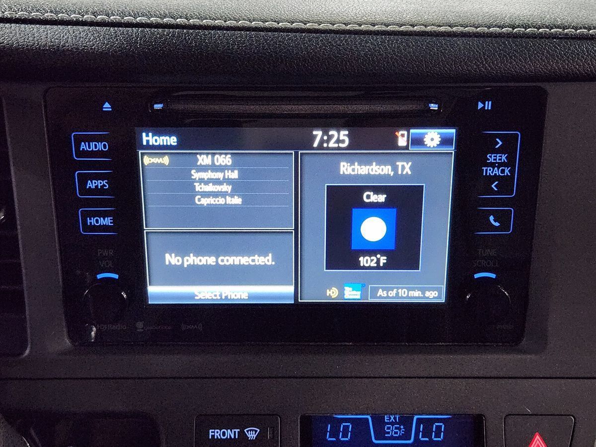 Used 2017 Toyota Sienna SE FWD image 35
