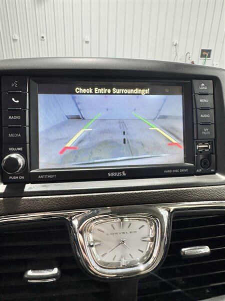 Used 2013 Chrysler Town & Country Touring FWD image 8