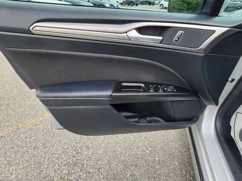 Used 2017 Ford Fusion SE FWD image 10