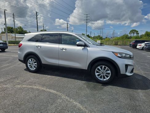 Used 2019 Kia Sorento FWD w/ LX Convenience Package image 2