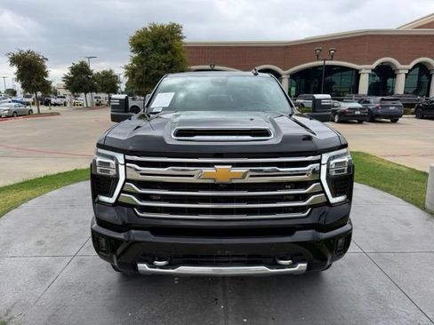 Used 2024 Chevrolet Silverado 2500 High Country w/ High Country Premium Package AWD/4WD image 2