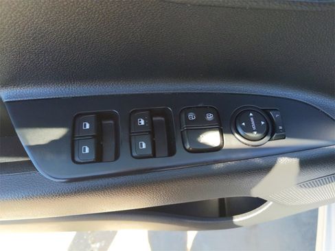 Certified 2022 Kia Rio S image 19