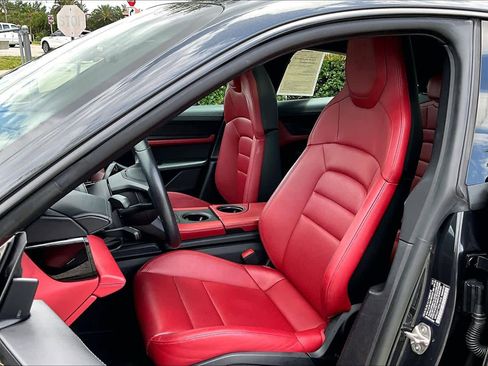 Used 2023 Porsche Taycan image 7