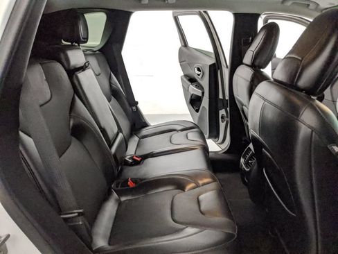 Used 2021 Jeep Cherokee Latitude Lux w/ Comfort/Convenience Group AWD/4WD image 19