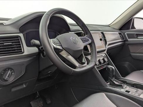 Used 2023 Volkswagen Atlas SE w/ Black Wheel Package FWD image 23