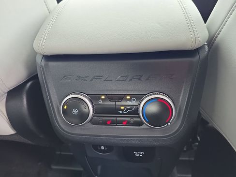 Used 2025 Ford Explorer Platinum w/ LUX Leather Package image 39