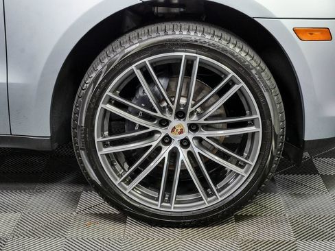 Certified 2026 Porsche Macan AWD/4WD image 40