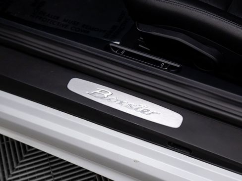 Used 2019 Porsche 718 Boxster image 16