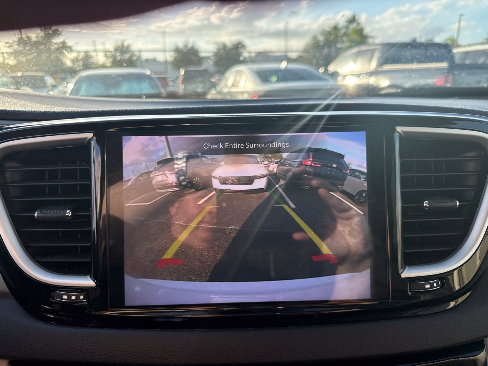 Used 2024 Chrysler Pacifica Touring-L FWD image 14