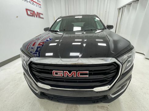 Used 2024 GMC Terrain SLE AWD/4WD image 2
