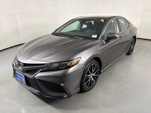 Used 2024 Toyota Camry SE FWD image 4