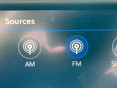 Used 2021 GMC Sierra 2500 SLT w/ SLT Convenience Package image 21