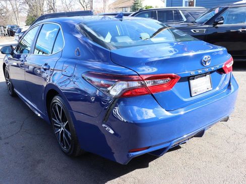Used 2024 Toyota Camry SE image 3