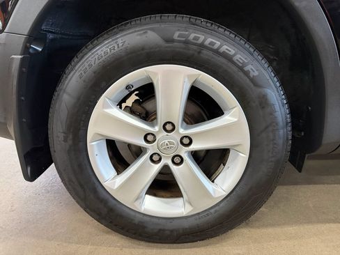 Used 2013 Toyota RAV4 XLE AWD/4WD image 28